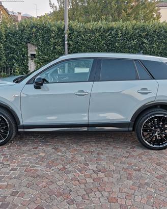 Audi Q2 35 1.5 tfsi Identity Black S-tronic S-line