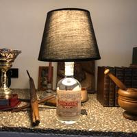 lampade da tavolo su bottiglie