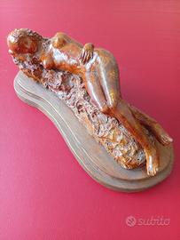 Scultura donna nuda in terracotta vintage.