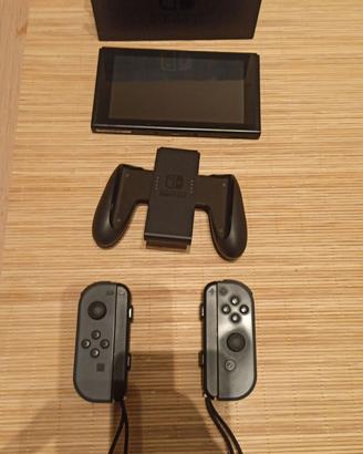 Nintendo Switch V2 con scatola