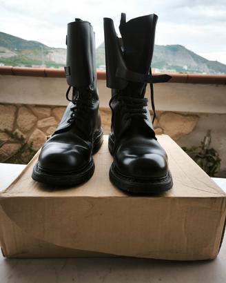 Anfibi modello tipo Carabinieri/FF.AA. in disuso 