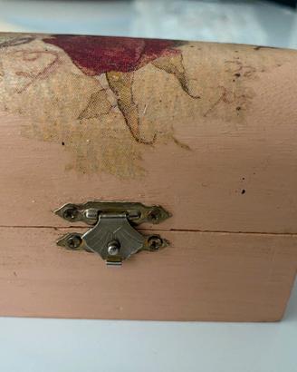 Scatola portagioie in legno decorata