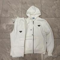 Tuta Prada Bianca – Elegante e Sportiva