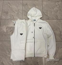 Tuta Prada Bianca – Elegante e Sportiva