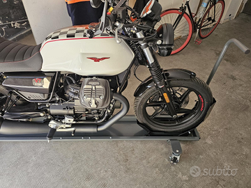 Moto Guzzi V7 Stone Ten 2024 - Solo 160 km