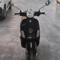 Vespa nera LX 50 4T