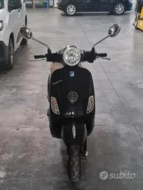 Vespa nera LX 50 4T