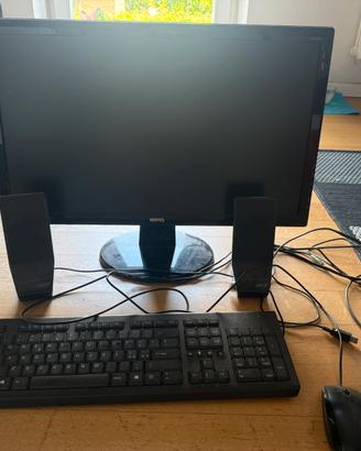 monitor, tastiera, mouse e casse audio