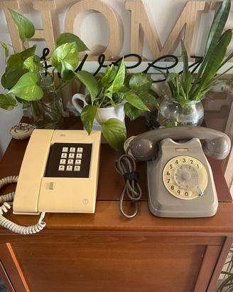 Due telefoni fissi vintage sip