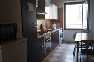 Appartamento per studenti con tre camere e bagni