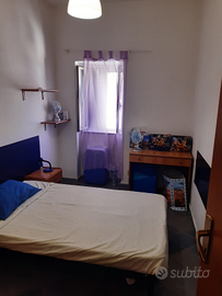 Stanza per ragazza in centro