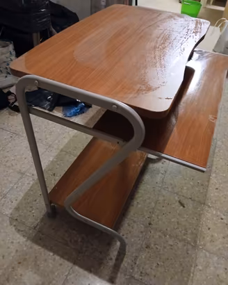 scrivania porta pc