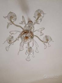 Lampadario è in vetroe cristallo