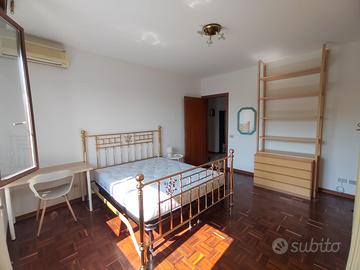 Camera matrimoniale per ragazza - Modena Est