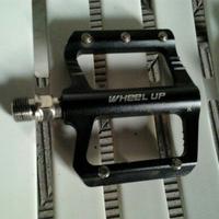 Pedali   nuovi   mai   usati