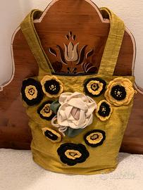 Borsa di seta con fiori