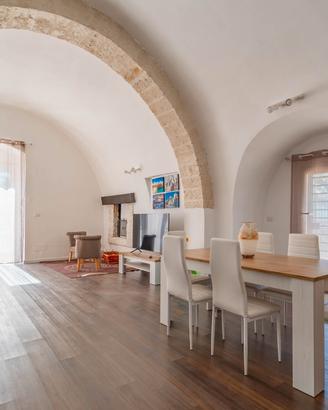 cucina con tavolo mai usato 