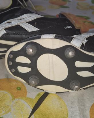 scarpe calcio asics tigre 43 usate