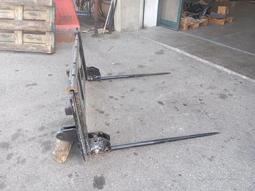 Forca rotoballe trattore