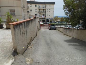 Ampio magazino/garage in via Paladini