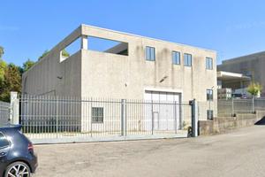 Capannone industriale villa guardia