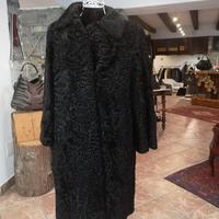 pelliccia nera di persiano lunga