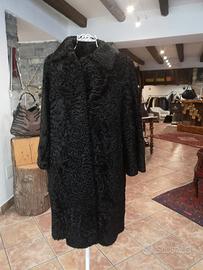 pelliccia nera di persiano lunga