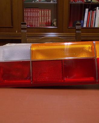 Faro posteriore dx Peugeot 305 2^ serie