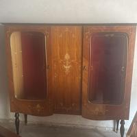 Cristalliera e sedie