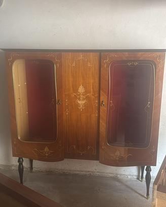 Cristalliera e sedie