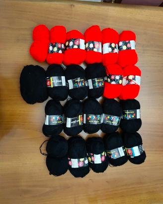 gomitoli lana nero rosso