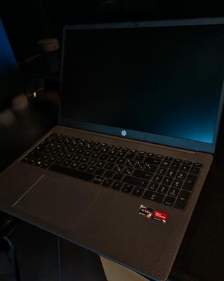 HP Laptop 15" - Ryzen 3 | 8GB Ram |

SSD 256 GB