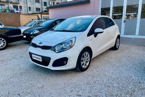 Kia Rio 1.4 CRDi Tagliandata NEOPATENTATI
