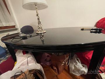 Tavolo nero lucido di mogano allungabile