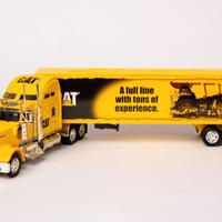 CAT® ATTITUDE/EXPERIENCE MURAL TRUCK 1:50