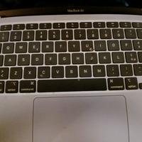 macbook air model a2337 SCHERMO ROTTO 