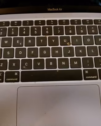 macbook air model a2337 SCHERMO ROTTO 