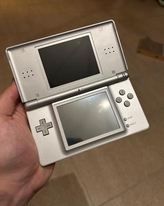Nintendo DS Lite grigio con 2 pennini, non testata
