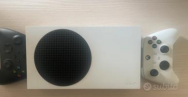 Xbox series s 512 Gb + due controller