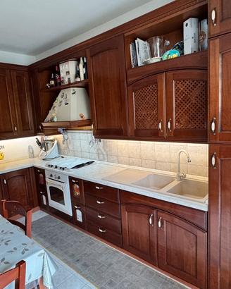 Cucina angolare in legno classico