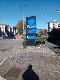 totem pubblicità 