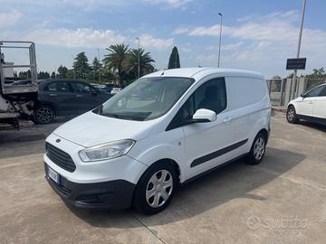 Ford Transit Courier 1.5 tdci 95 hp CABINA SEPARAT