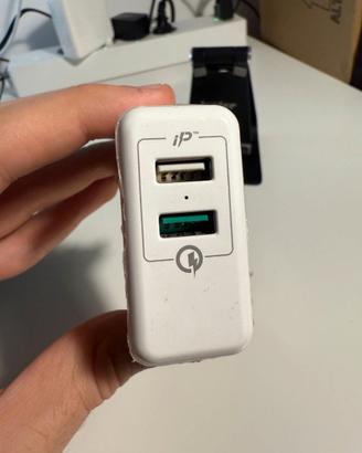 Caricabatterie rapido Spigen doppia porta USB