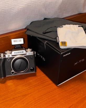 Fujifilm X-T5 Bundle: Godox Flash + Accessori