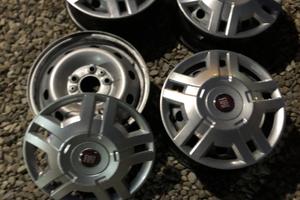 Cerchi con borchie 15”