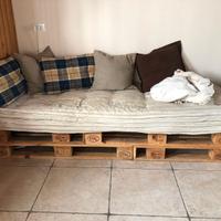 DIVANO CON PALLETS