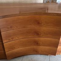 Comò in legno con 4 cassetti