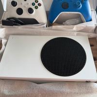 Xbox Series S 512GB + 2 controller e batterie
