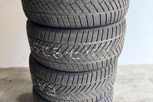 Goodyear Ultragrip invernali M+S 275/40 R20 106V