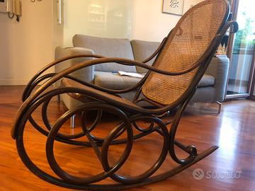 Sedia a dondolo Thonet originale